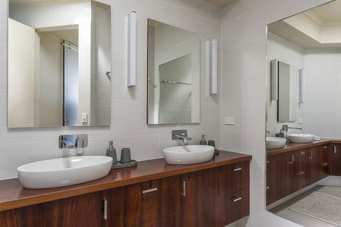 Sophisticated Contemporary Coastal Living With Sweeping Views In Cape Schanck - Accommodation Sunshine Coast 3