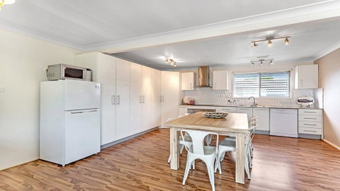 Sounds Of Sunshine Whole House - Accommodation Sunshine Coast 3