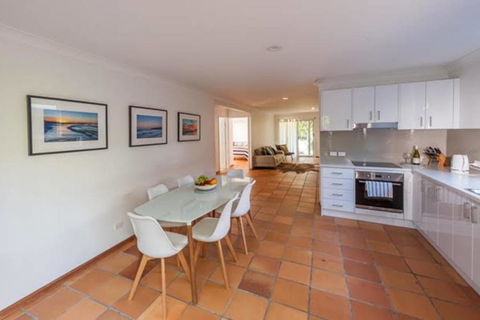South Golden Beach - Accommodation Sunshine Coast 2