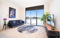 SP246-Brandnew modern Apt in Penrith with parking