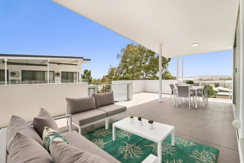 Spacious Apartment With Generous Entertaining - Accommodation Sunshine Coast 0