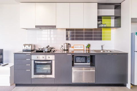 Spacious Docklands 2 Bedroom 2 Bathroom Apartment - Accommodation Sunshine Coast 2
