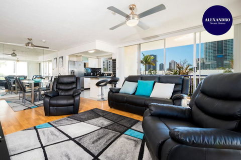 SPACIOUS RESORT STYLE APARTMENT And PARKING INC - Accommodation Sunshine Coast 0