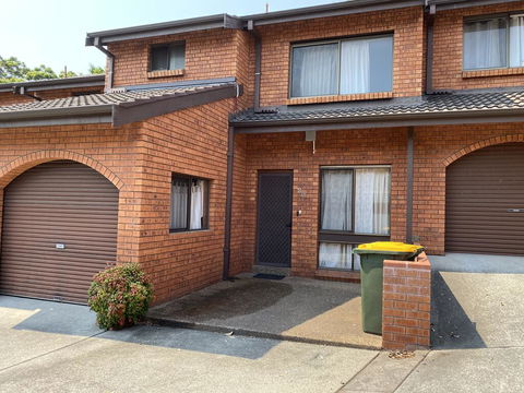 Spacious Townhouse In Wollongong - Accommodation Sunshine Coast 3