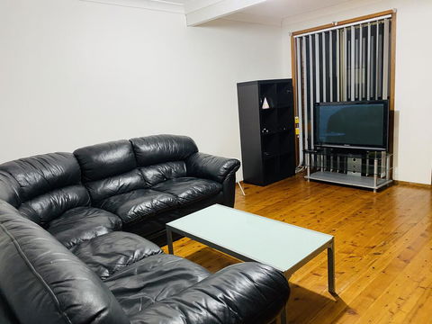 Spacious Townhouse In Wollongong - Accommodation Sunshine Coast 1