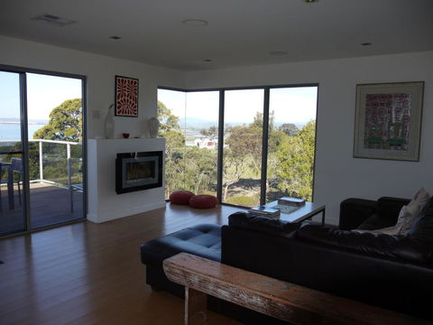 Spectacular Holiday Living - Accommodation Sunshine Coast 3