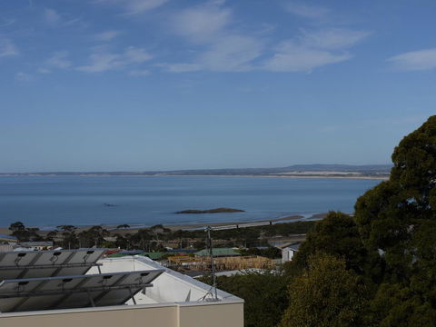 Spectacular Holiday Living - Accommodation Sunshine Coast 2