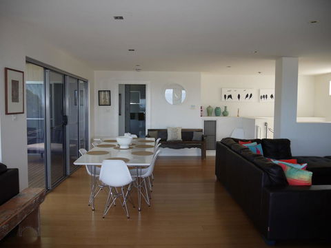 Spectacular Holiday Living - Accommodation Sunshine Coast 1