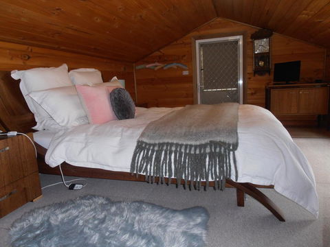 Springmead Rustic Cabin - Accommodation Sunshine Coast 2