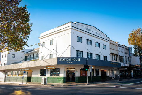 Station House Hotel - Accommodation Sunshine Coast 1