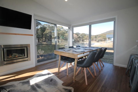Stillwater Chalet B- Lake Crackenback - Accommodation Sunshine Coast 1
