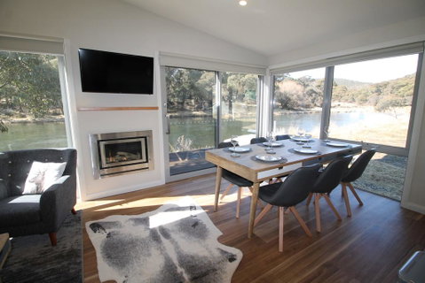 Stillwater Lodge - Accommodation Sunshine Coast 0