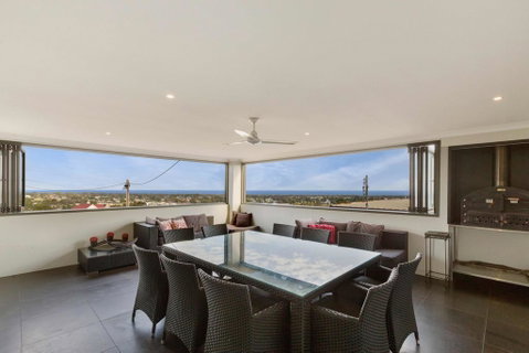 Stillwaters - Panoramic View Of Lakes Entrance - Accommodation Sunshine Coast 2