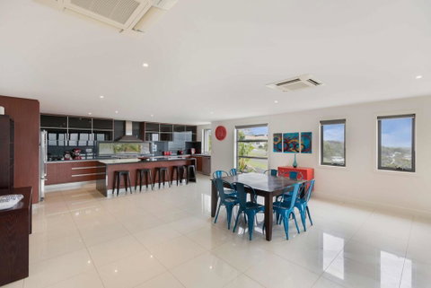 Stillwaters - Panoramic View Of Lakes Entrance - Accommodation Sunshine Coast 1