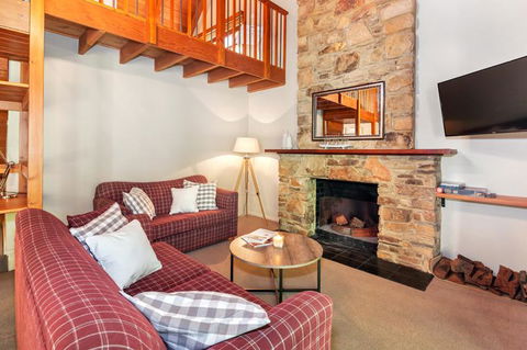 Stonehenge Retreat - Accommodation Sunshine Coast 3