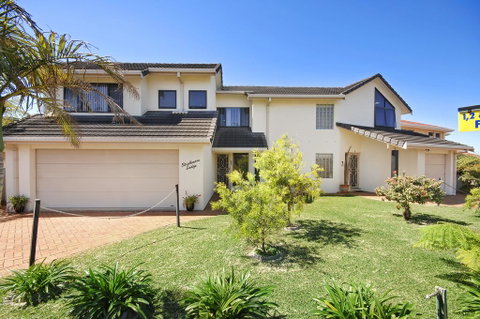 Strathmore Lodge - Accommodation Sunshine Coast 0