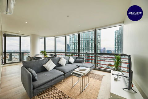 STUNNING 2 BED 2 BATH STYLISH UNIT // FREE PARKING - Accommodation Sunshine Coast 2