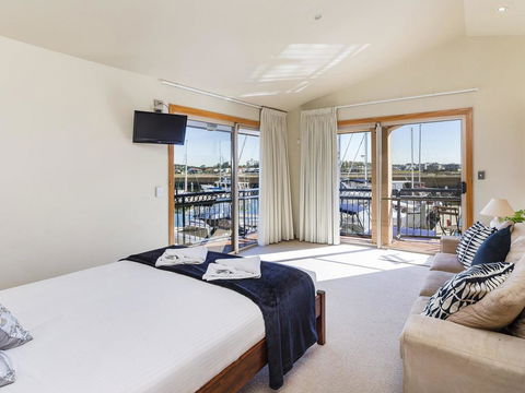 Stunning 3 Bedroom Villa At Hope Harbour Marina - Accommodation Sunshine Coast 2
