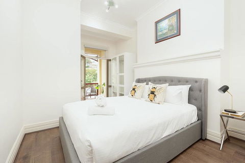 STUNNING SYDNEY HOME 11 - Accommodation Sunshine Coast 1