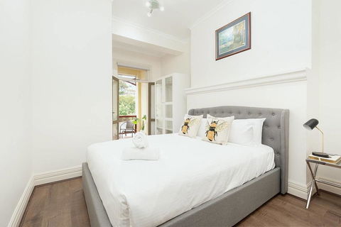 STUNNING SYDNEY HOME 3 - Accommodation Sunshine Coast 2