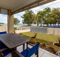 Stunning Waterfront Home with pool - Sylvan Beach Esp Bellara - Accommodation Sunshine Coast