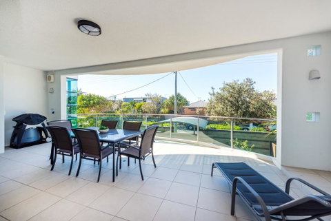 Stylish Beach Side Apartment - Unit 5 - 33 Lorikeet Drive - Accommodation Sunshine Coast 1