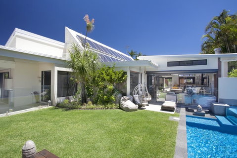 Stylish Luxury Home To Fit The Whole Family - Accommodation Sunshine Coast 3