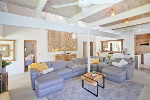 Stylish Luxury Home To Fit The Whole Family - Accommodation Sunshine Coast 2