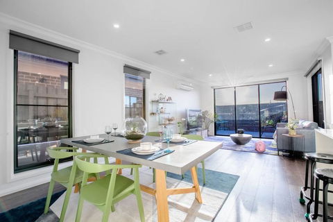 StylishTownhouse@Narre Warren/TrainStation/SC - Accommodation Sunshine Coast 3