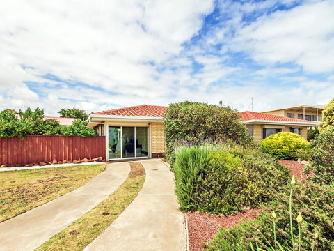 Sun & Sea - Accommodation Sunshine Coast 0