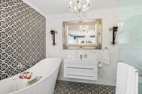 SUNNYDELL - Accommodation Sunshine Coast 0
