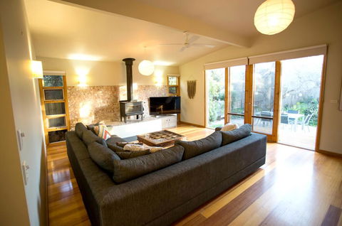SUNNY DAZE - Accommodation Sunshine Coast 0