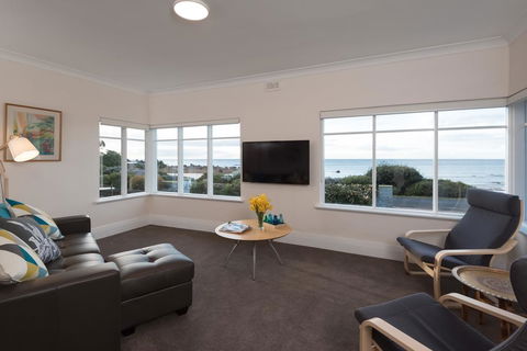 Sunrise At Penguin - Accommodation Sunshine Coast 0