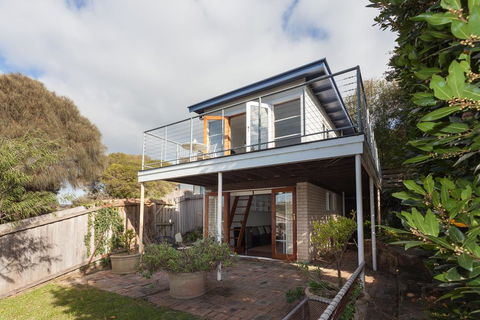 Sunseeker Cottage - Gorgeous Seaside Cottage - Accommodation Sunshine Coast 2