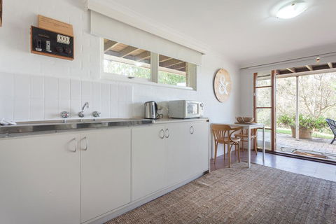 Sunseeker Cottage - Gorgeous Seaside Cottage - Accommodation Sunshine Coast 3