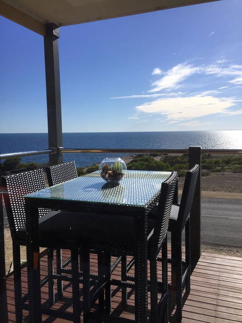 Sunset Cove Beach House - Accommodation Sunshine Coast 1