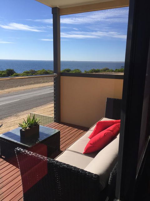 Sunset Cove Beach House - Accommodation Sunshine Coast 3