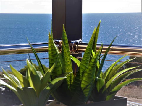 Sunset Cove Beach House - Accommodation Sunshine Coast 2