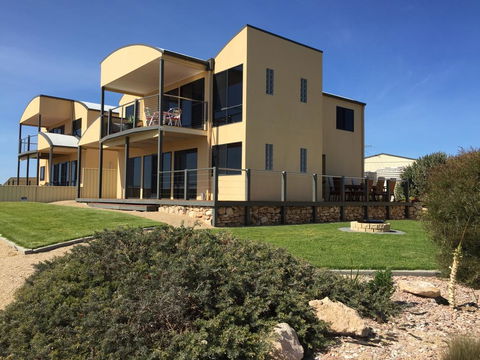 Sunset Cove Beach House - Accommodation Sunshine Coast 0