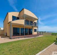 Sunset Cove Beach House - Accommodation Sunshine Coast