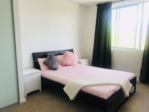 Sunset View 2 Bedroom Apt Next To Station - Accommodation Sunshine Coast 2