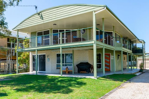 Sunsets From Your Front Patio - Sylvan Beach Esp, Bellara - Accommodation Sunshine Coast 0