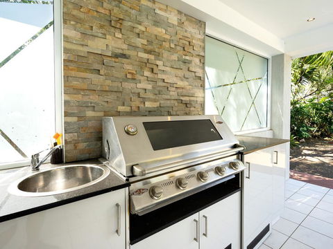 Super Sized Family Retreat With A Pool - Accommodation Sunshine Coast 3