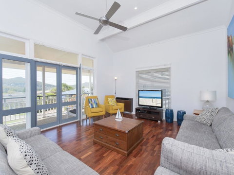 Surf Break - Fingal Bay - Accommodation Sunshine Coast 2