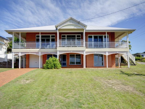 Surf Break - Fingal Bay - Accommodation Sunshine Coast 0