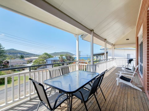 Surf Break - Fingal Bay - Accommodation Sunshine Coast 1