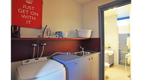 SURF SOUNDS - Accommodation Sunshine Coast 3