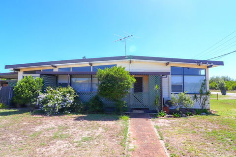 Surfs Up - Accommodation Sunshine Coast 0