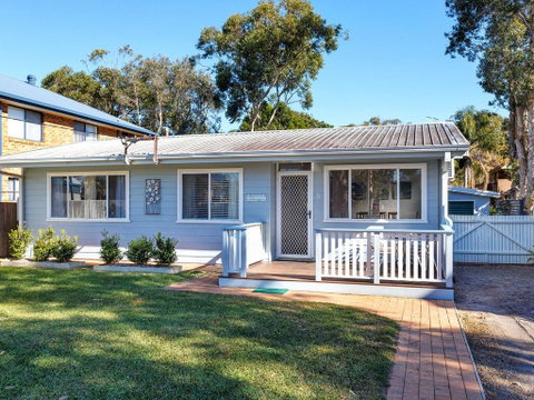 Surfs Up - Accommodation Sunshine Coast 0