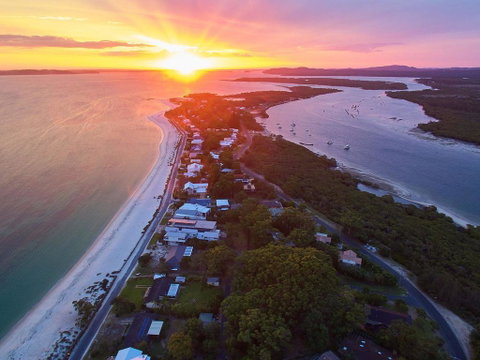 Surfs Up - Accommodation Sunshine Coast 2